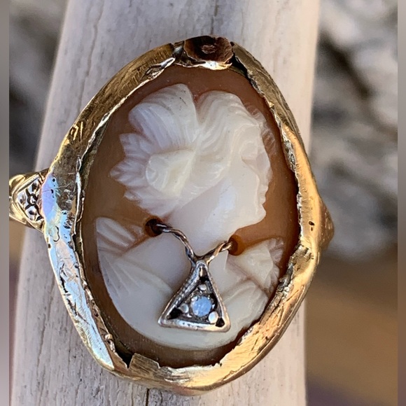 Vintage * Estate * SECO 10k Gold Cameo & Diamond Ring - Picture 2 of 14